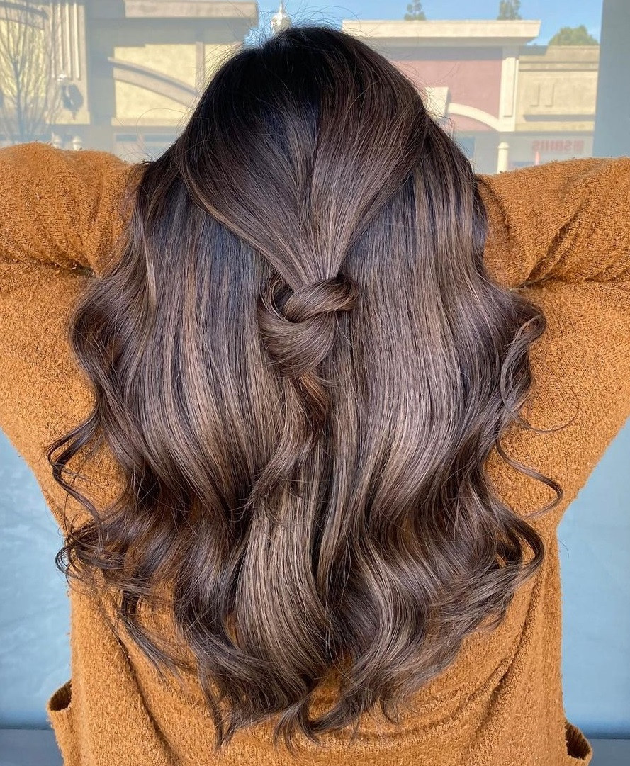 Knotted Half-Up Wavy Visual Idea Knotted Half-Up Wavy Visual Idea — Candlelit Brunette 2027