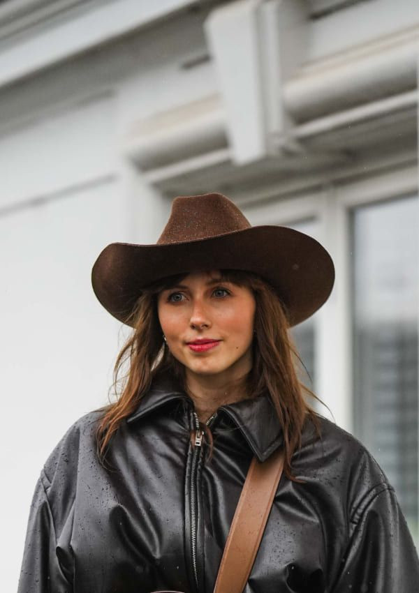 Air-Dried Wavy Lob With Side-Swept Bangs Air-Dried Wavy Lob With Side-Swept Bangs — Cowboy Hat Hairstyles 2027
