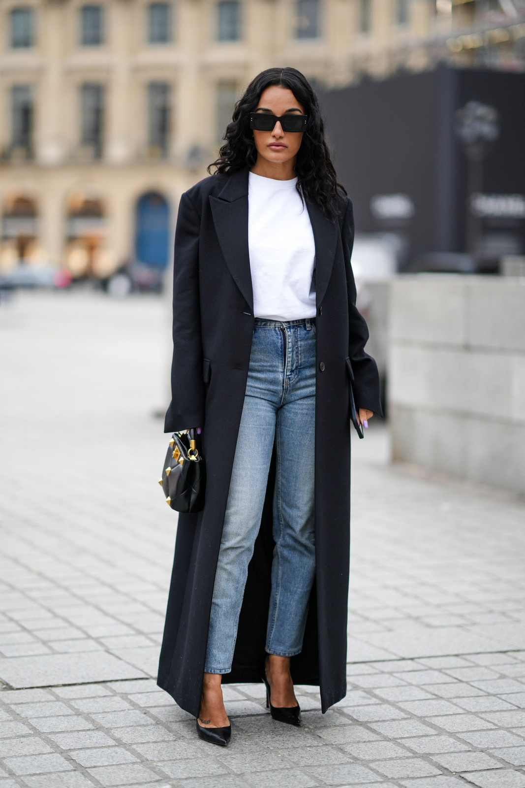 Effortless Monochrome with a Long Black Coat Effortless Monochrome with a Long Black Coat — Skinny Jeans Outfits 2027