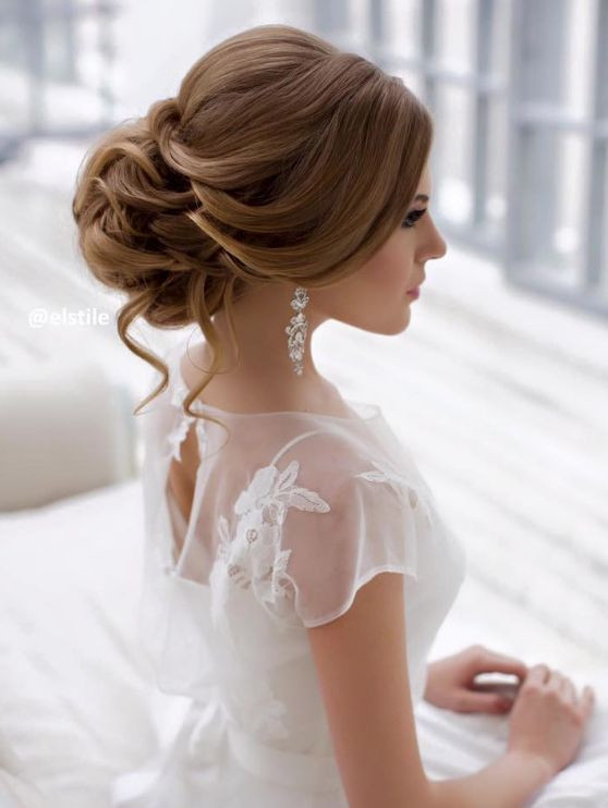 Light Blonde Textured Updo with Delicate Flowers Light Blonde Textured Updo with Delicate Flowers — Bridal Updos 2027
