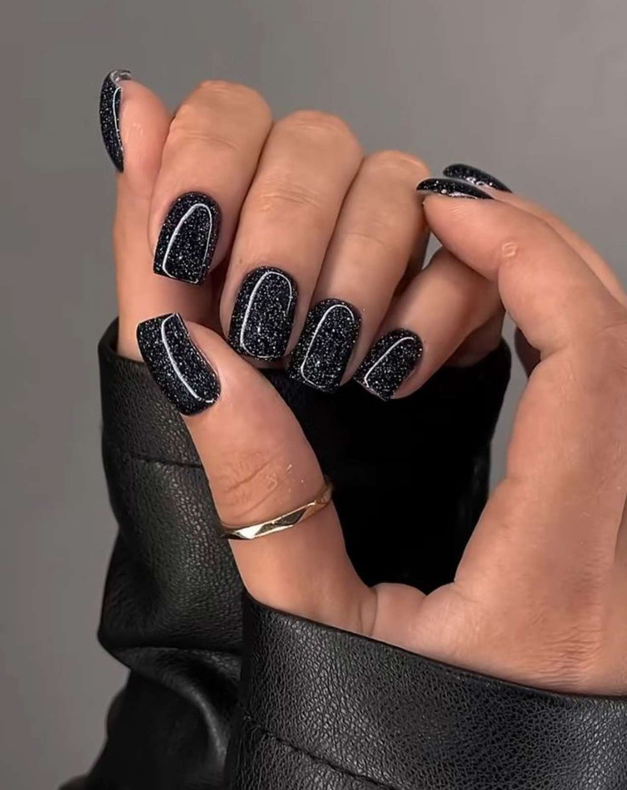 Sparkling Black with White French Edge Sparkling Black with White French Edge — Dark Nails 2027