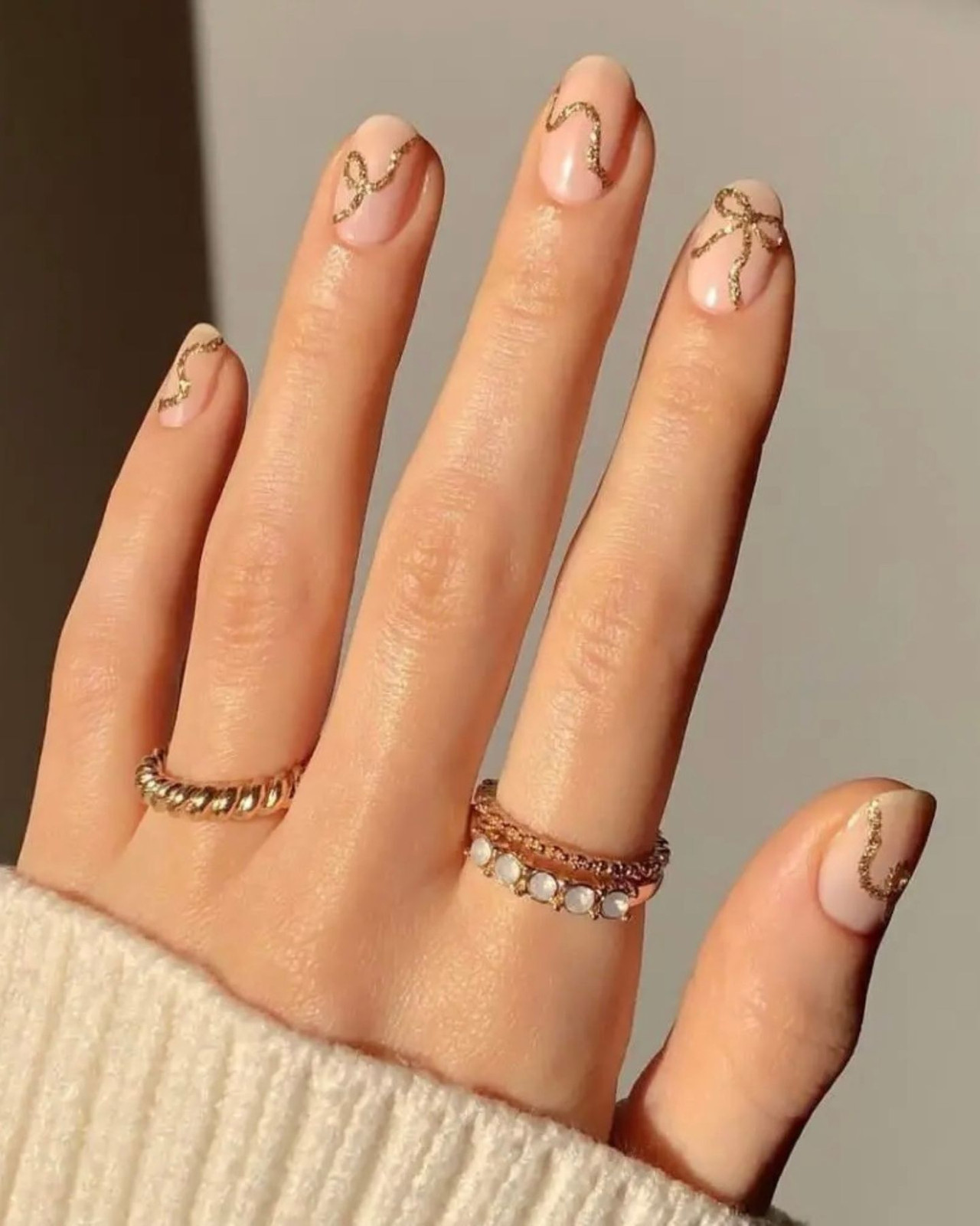 Visual Idea Visual Idea — Short Bow Nails 2027