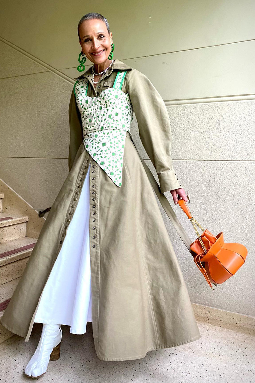 Khaki Trench Coat and Corset for a Vintage-Inspired Look Khaki Trench Coat and Corset for a Vintage-Inspired Look — Vintage Outfits 2027