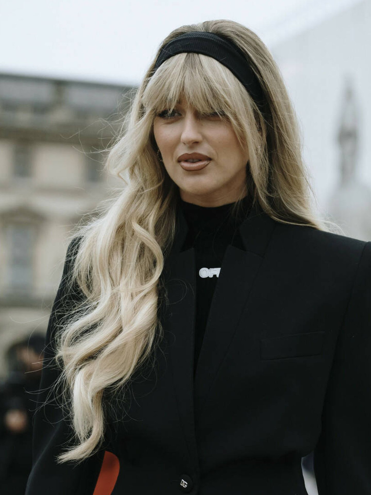Wide Fabric Headband With Voluminous Waves — Headband Hairstyles 2027