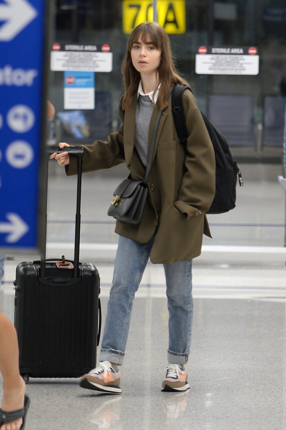 Airport Style: Blazer, Jeans, and Multicolored Kicks Airport Style: Blazer, Jeans, and Multicolored Kicks — New Balance Outfits 2027