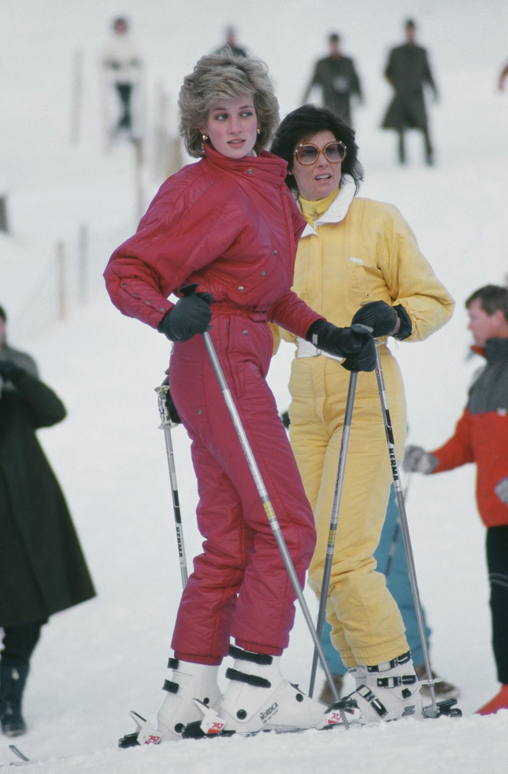 Brightly Colored Ski Suits for Vintage Charm Brightly Colored Ski Suits for Vintage Charm — Apres Ski Outfits 2027