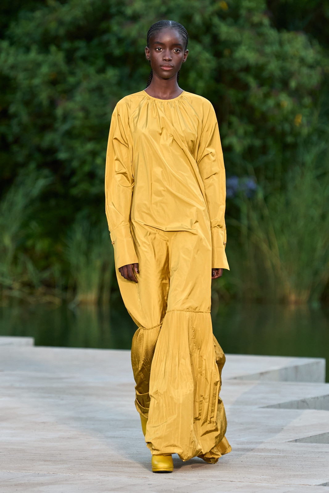 Yellow Platform Shoes Outfit Idea Yellow Platform Shoes Outfit Idea — Lisbon Outfits 2027