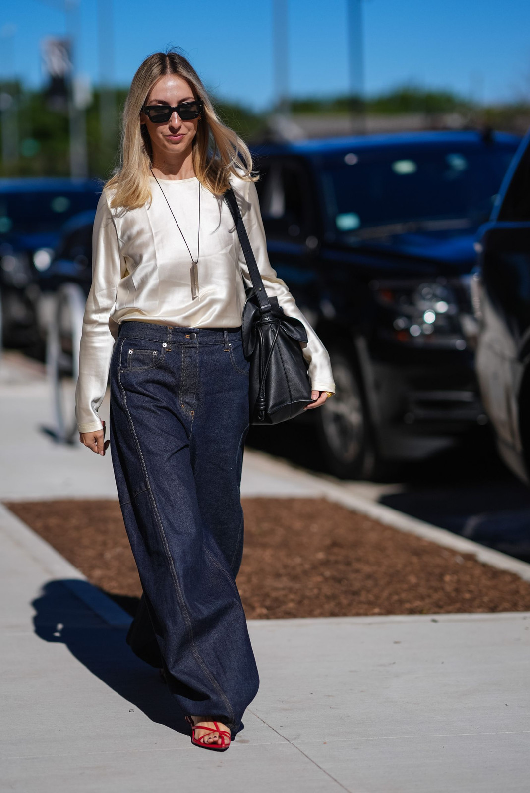 Casual Elegance: Baggy High-Waisted Jeans with a Silk Blouse Casual Elegance: Baggy High-Waisted Jeans with a Silk Blouse — High Waisted Jeans 2027
