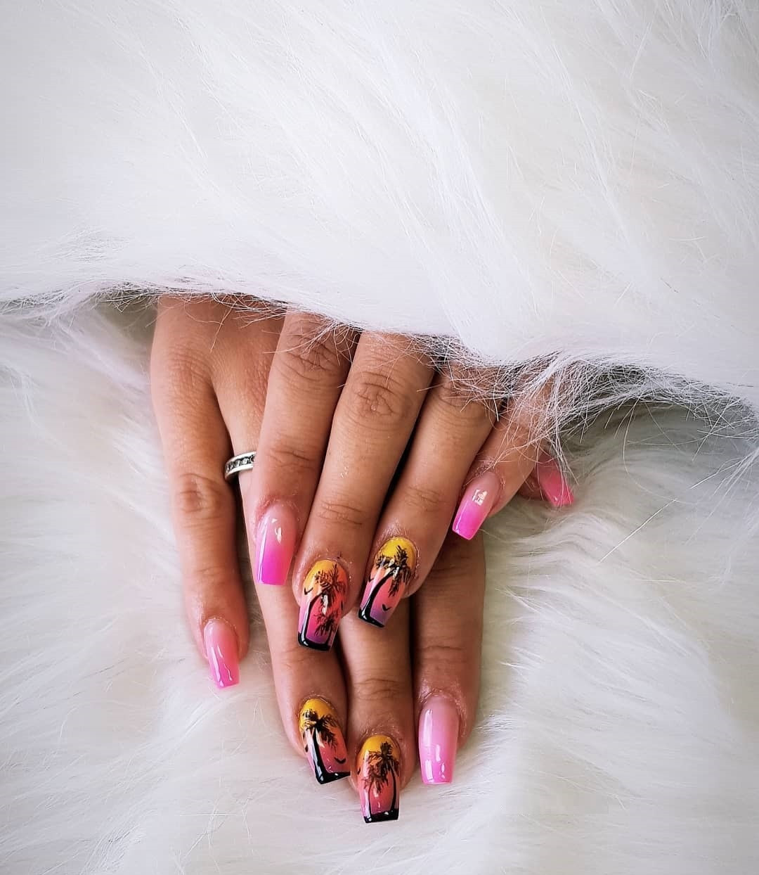Palm Tree Silhouettes On Accent Nails Visual Idea Palm Tree Silhouettes On Accent Nails Visual Idea — Hawaii Nails 2027