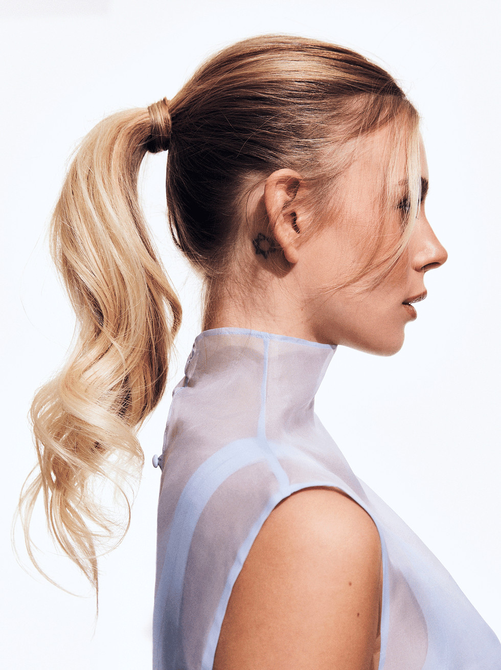 Voluminous Curly Collarbone Ponytail — Summer Ponytails 2027