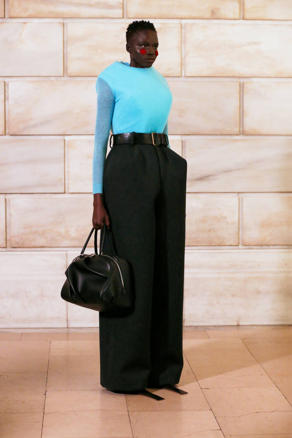 Oversized Charcoal Trousers with Bright Blue Knit Top Oversized Charcoal Trousers with Bright Blue Knit Top — Presentation Outfits 2027
