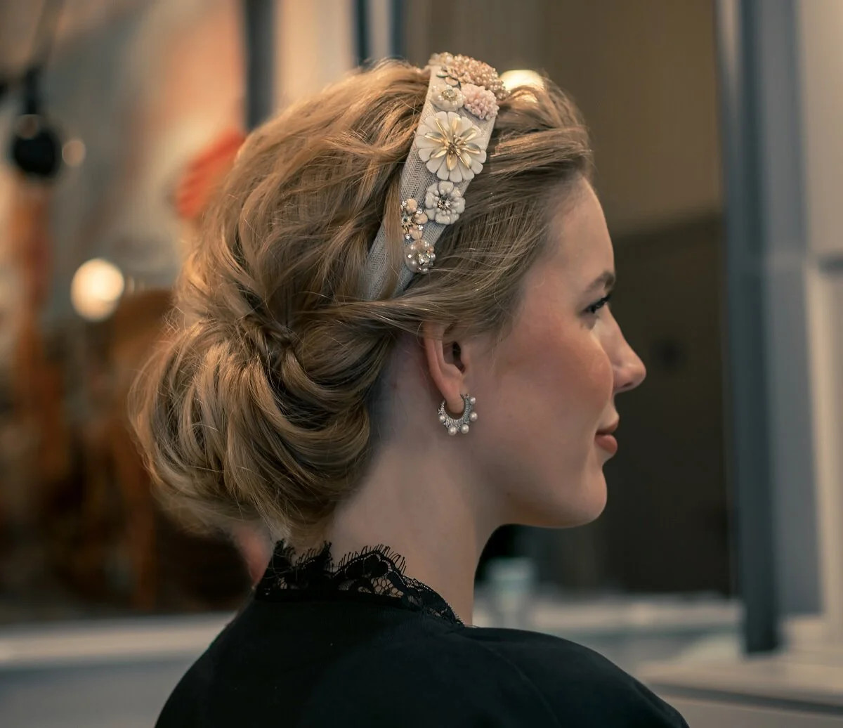 Chin Visual Idea — Headband Hairstyles 2027