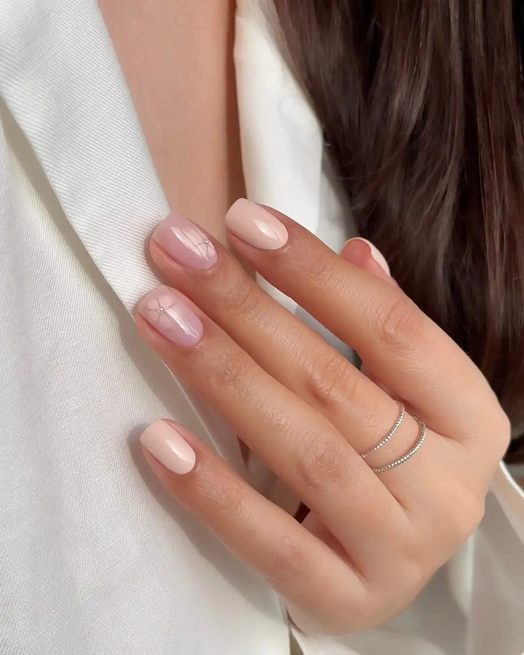 One Hand Close-Up Visual Idea One Hand Close-Up Visual Idea — Bridesmaid Nails 2027