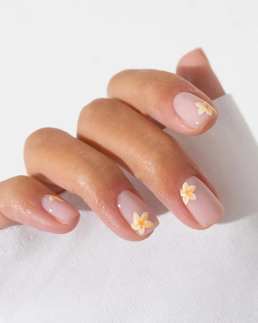 Uñas tropicales para verano 2026 que son perfectas para las vacaciones
