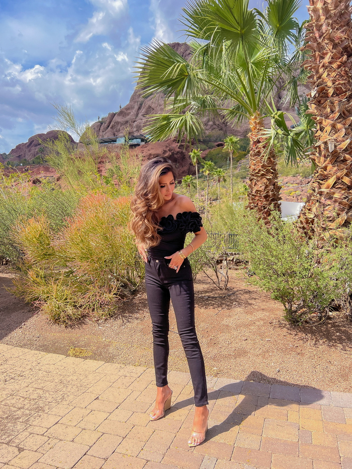 Off-the-Shoulder Top with Floral Detail and Skinny Jeans for Evening — Scottsdale Outfits 2027