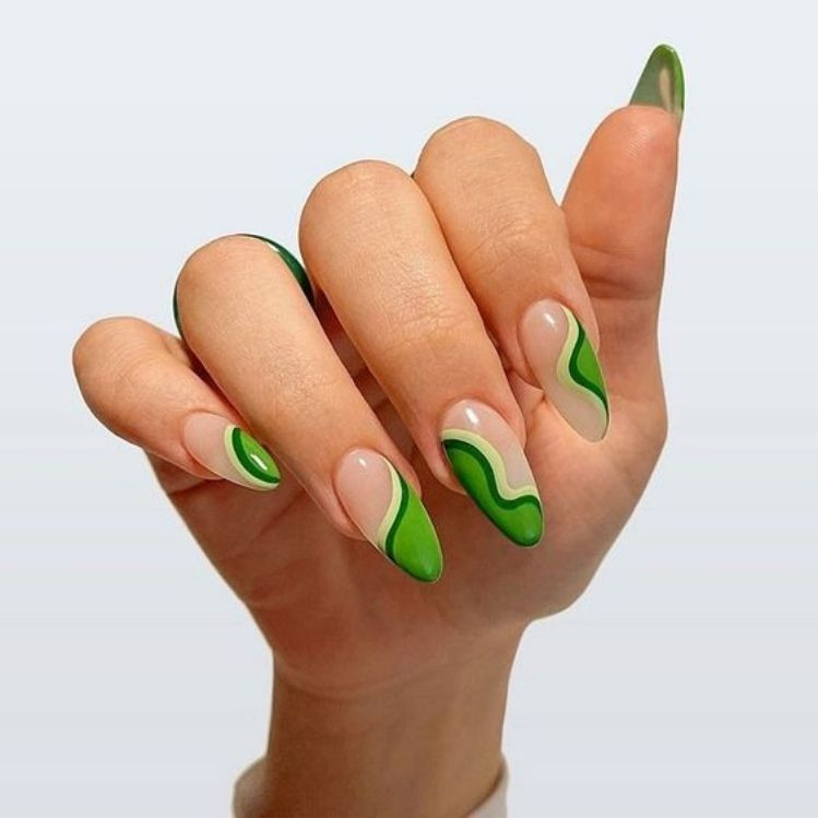 Long Almond Nails with Wavy Green Lines Long Almond Nails with Wavy Green Lines — Green Nails 2027