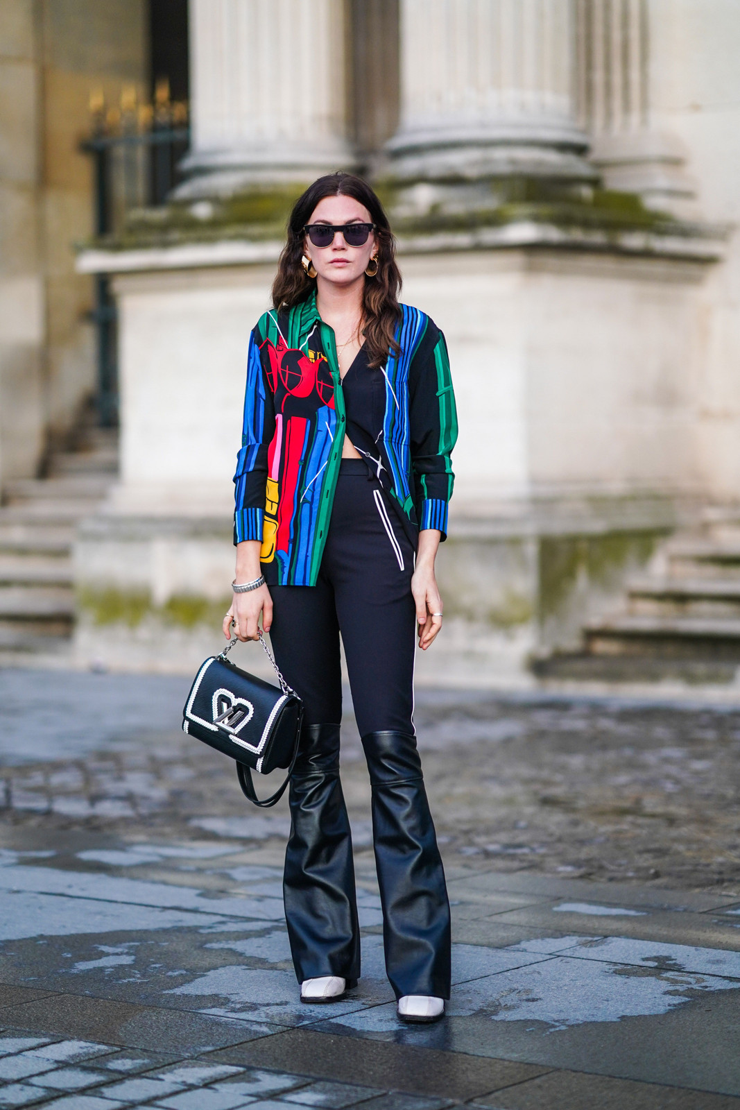 Black Leather Flare Pants with Printed Shirt and White Sneakers Black Leather Flare Pants with Printed Shirt and White Sneakers — Skinny Flare Pants Outfits 2027