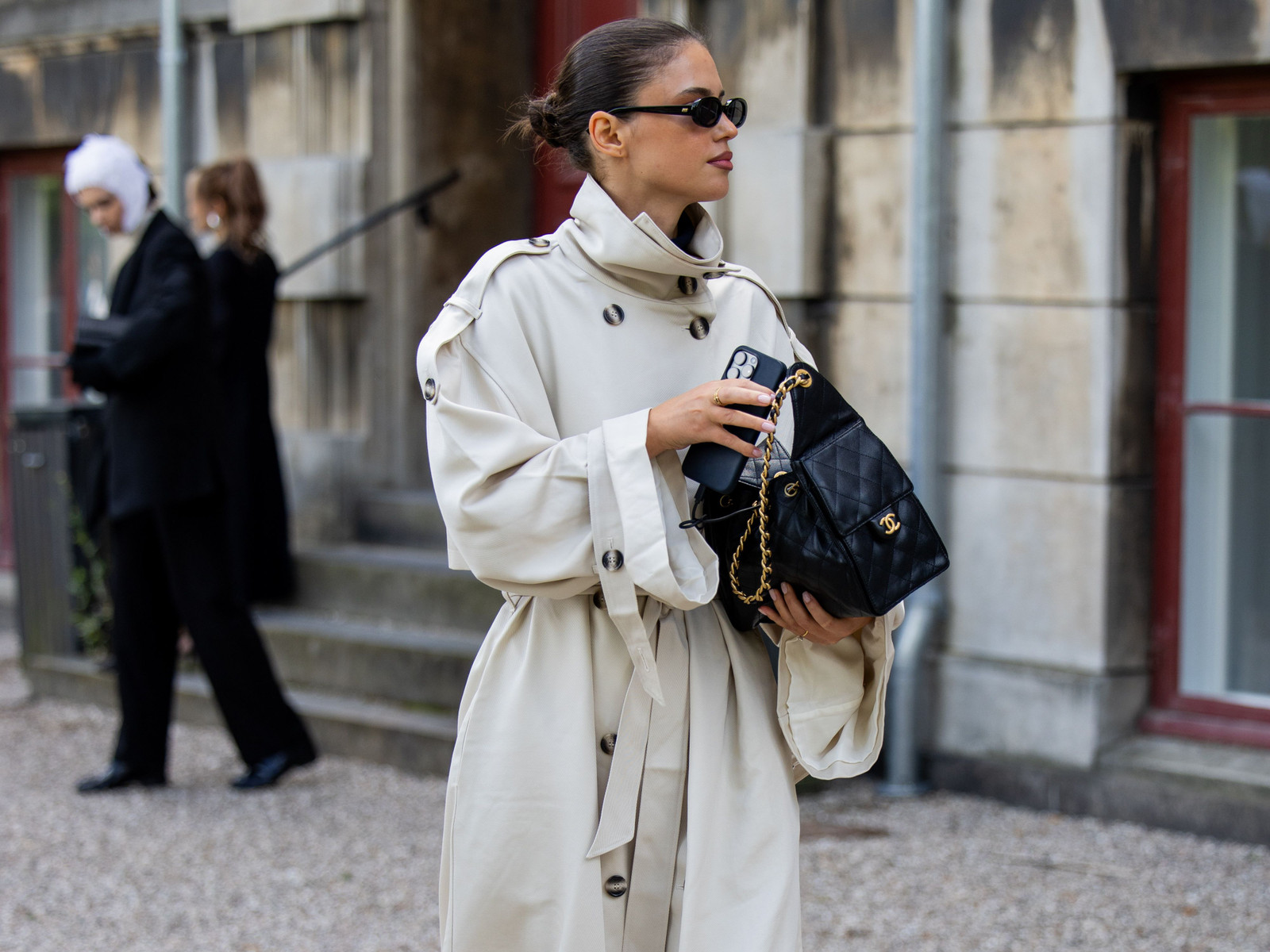 Classic Beige Trench Coat for Business Casual Classic Beige Trench Coat for Business Casual — Winter Cream Outfits 2027