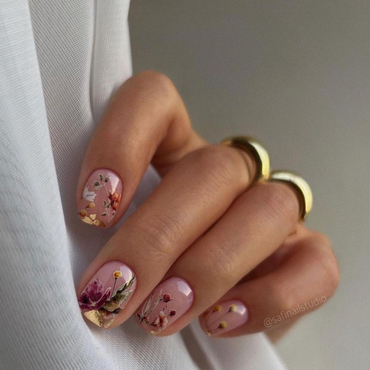 Pastel Floral Gold Foil Short Squares Pastel Floral Gold Foil Short Squares — Spring Press On Nails 2027
