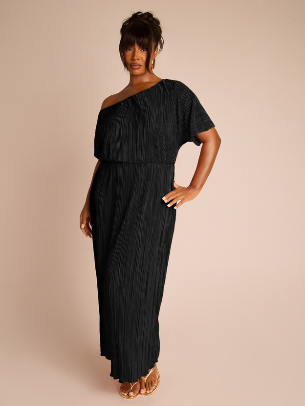 Black Pleated Maxi for Effortless Evening Style Black Pleated Maxi for Effortless Evening Style — 18th Birthday Outfits 2027