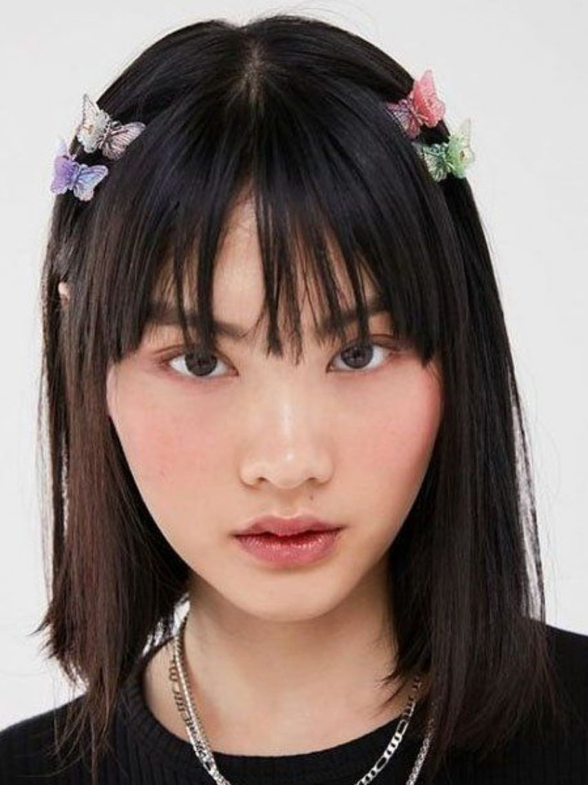 Blunt Chin Bob With Butterfly Clips Blunt Chin Bob With Butterfly Clips — 90s Hairstyles 2027
