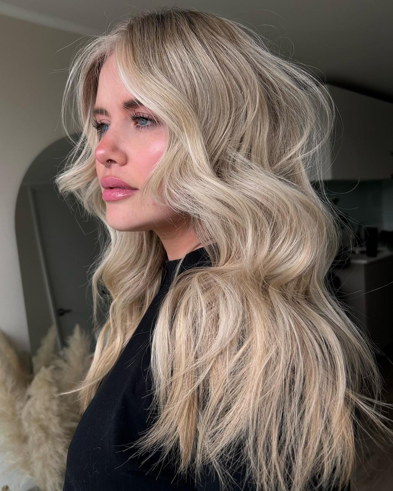 Luxurious Creamy Voluminous Waves — Beige Blonde Hair 2027