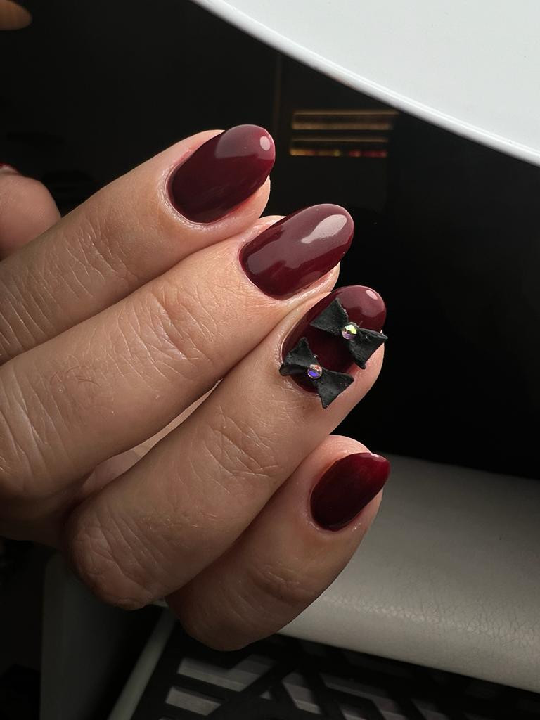 Deep Burgundy 3D Bow Oval Nails Deep Burgundy 3D Bow Oval Nails — Short Bow Nails 2027