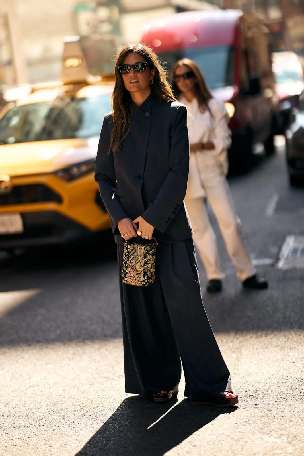 Dark Grey Oversized Suit: Sophisticated Edge Dark Grey Oversized Suit: Sophisticated Edge — Street Style Outfits 2027