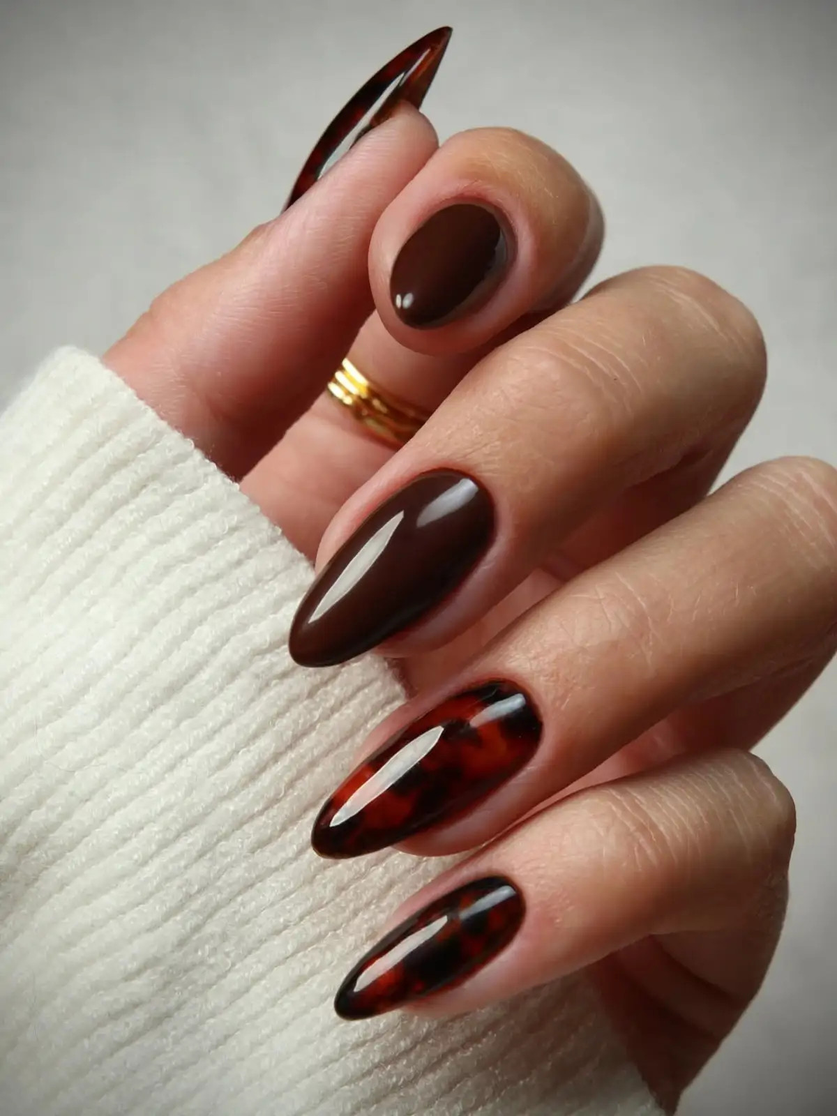 Chic Tortoise Shell Accent Stilettos Chic Tortoise Shell Accent Stilettos — Mocha Nails 2027