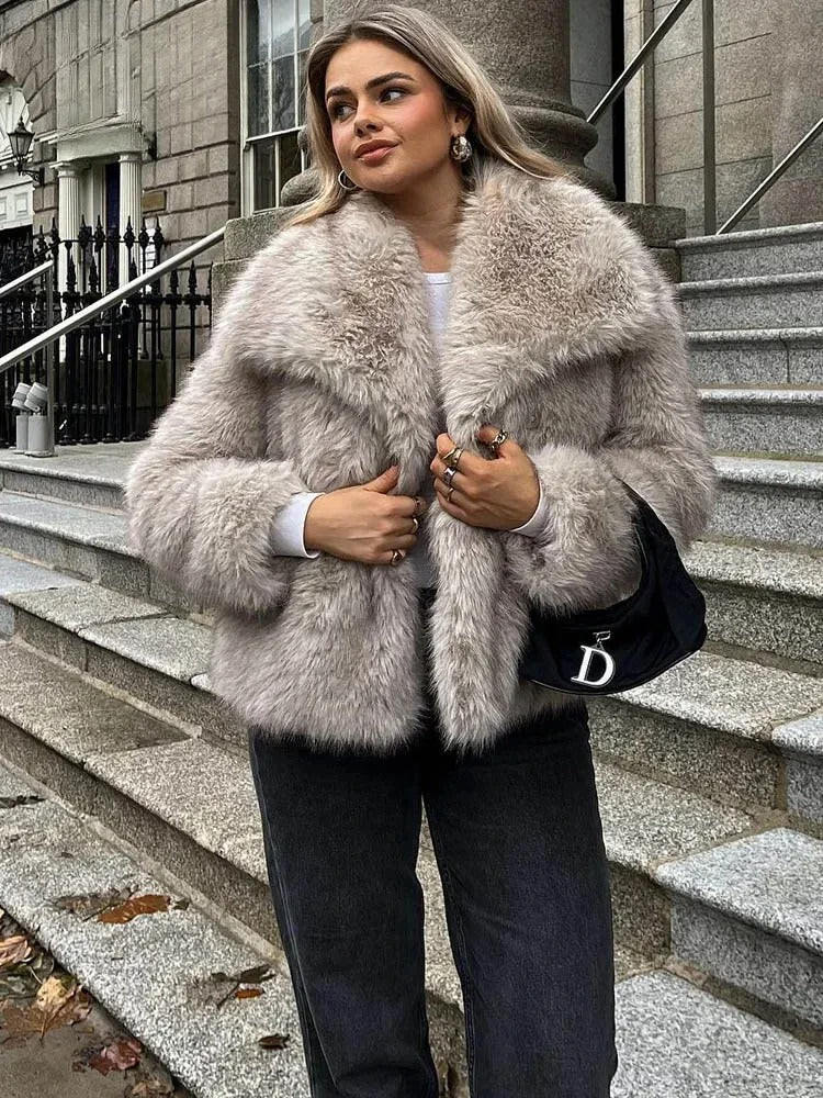 Cropped Light Grey Faux Fur Jacket with Dark Wash Jeans Cropped Light Grey Faux Fur Jacket with Dark Wash Jeans — Faux Fur Outfits 2027