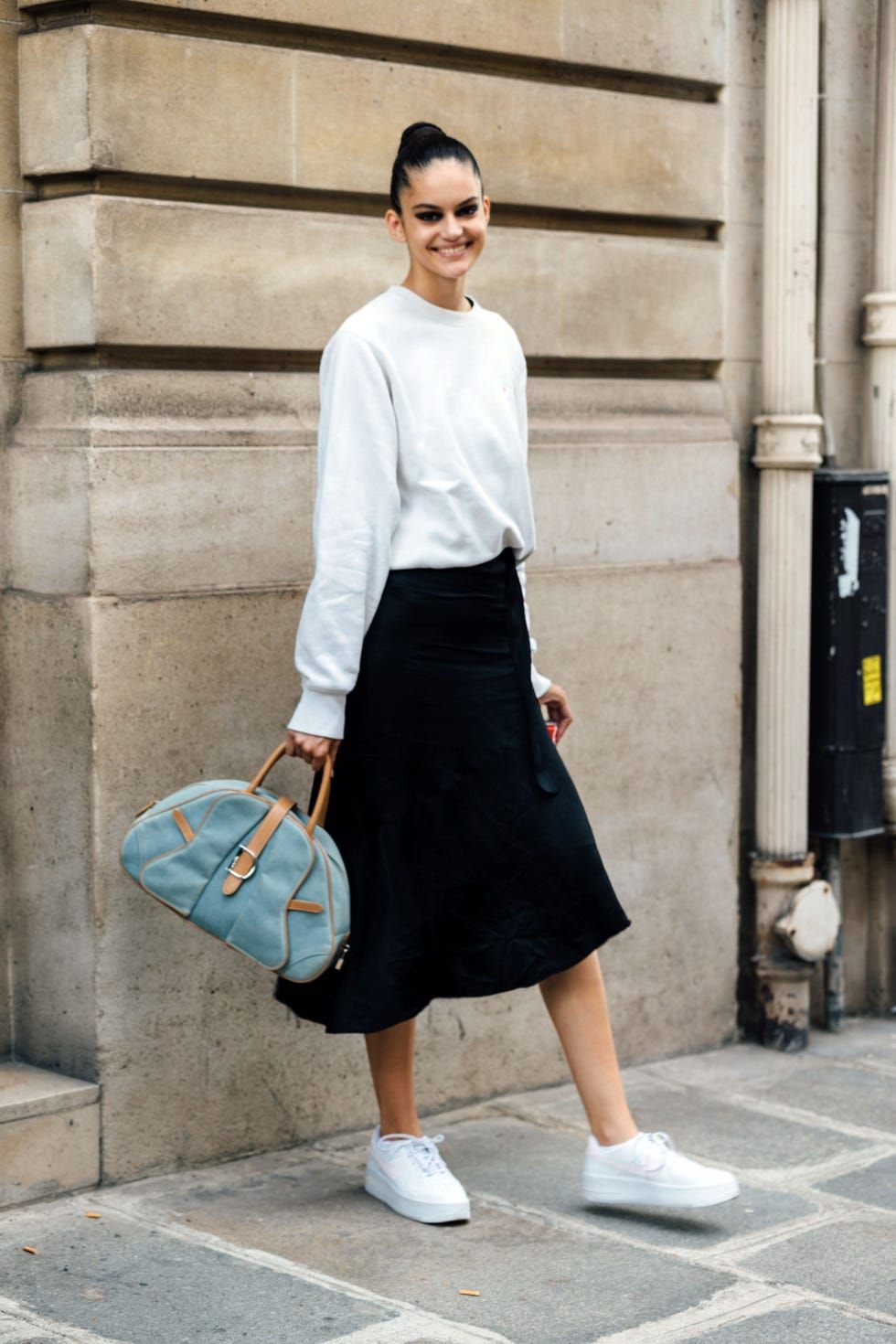 Oversized Sweatshirt and A-Line Skirt with White Sneakers Oversized Sweatshirt and A-Line Skirt with White Sneakers — White Sneakers Outfits 2027