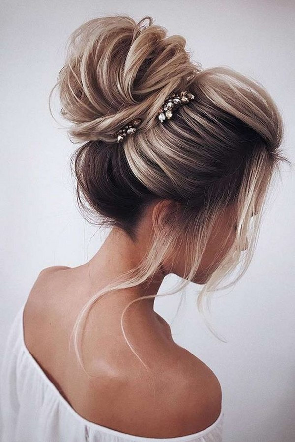 TOP 7 tendencias para peinados de graduación 2025-2026: peinados de noche de moda para la graduación, foto de noticias