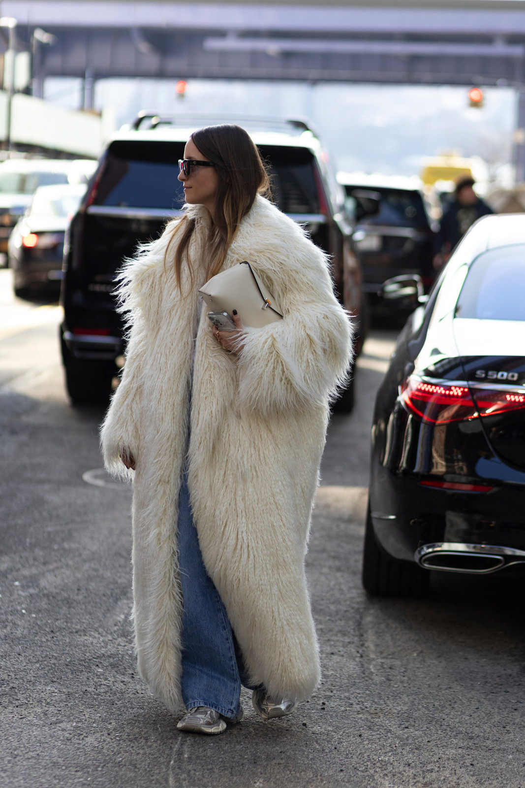 Shaggy Cream Faux Fur Coat with Wide-Leg Jeans Shaggy Cream Faux Fur Coat with Wide-Leg Jeans — Warm Winter Outfits 2027