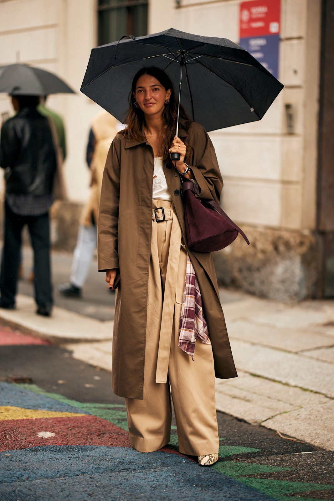 Casual Layers: Beige Trench and Plaid Shirt Accent Casual Layers: Beige Trench and Plaid Shirt Accent — Street Style Outfits 2027