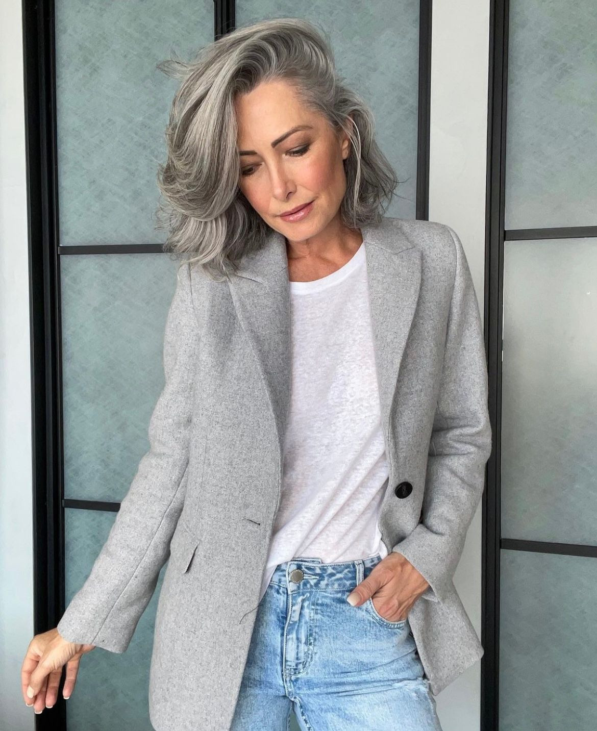 Wavy Bob With Side-Swept Bangs Wavy Bob With Side-Swept Bangs — Bob 2027 for Gray Hair