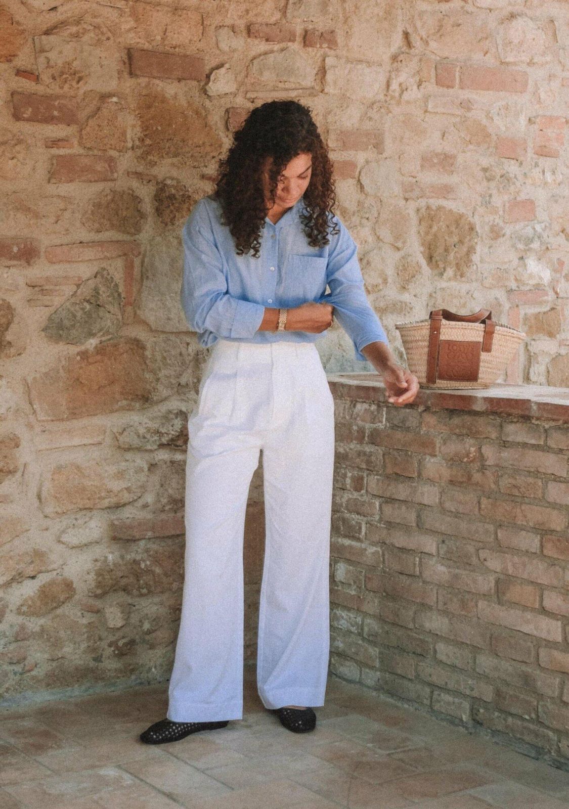 Light Blue Linen Shirt with White Trousers for Chic Casual Light Blue Linen Shirt with White Trousers for Chic Casual — Italy Outfits 2027