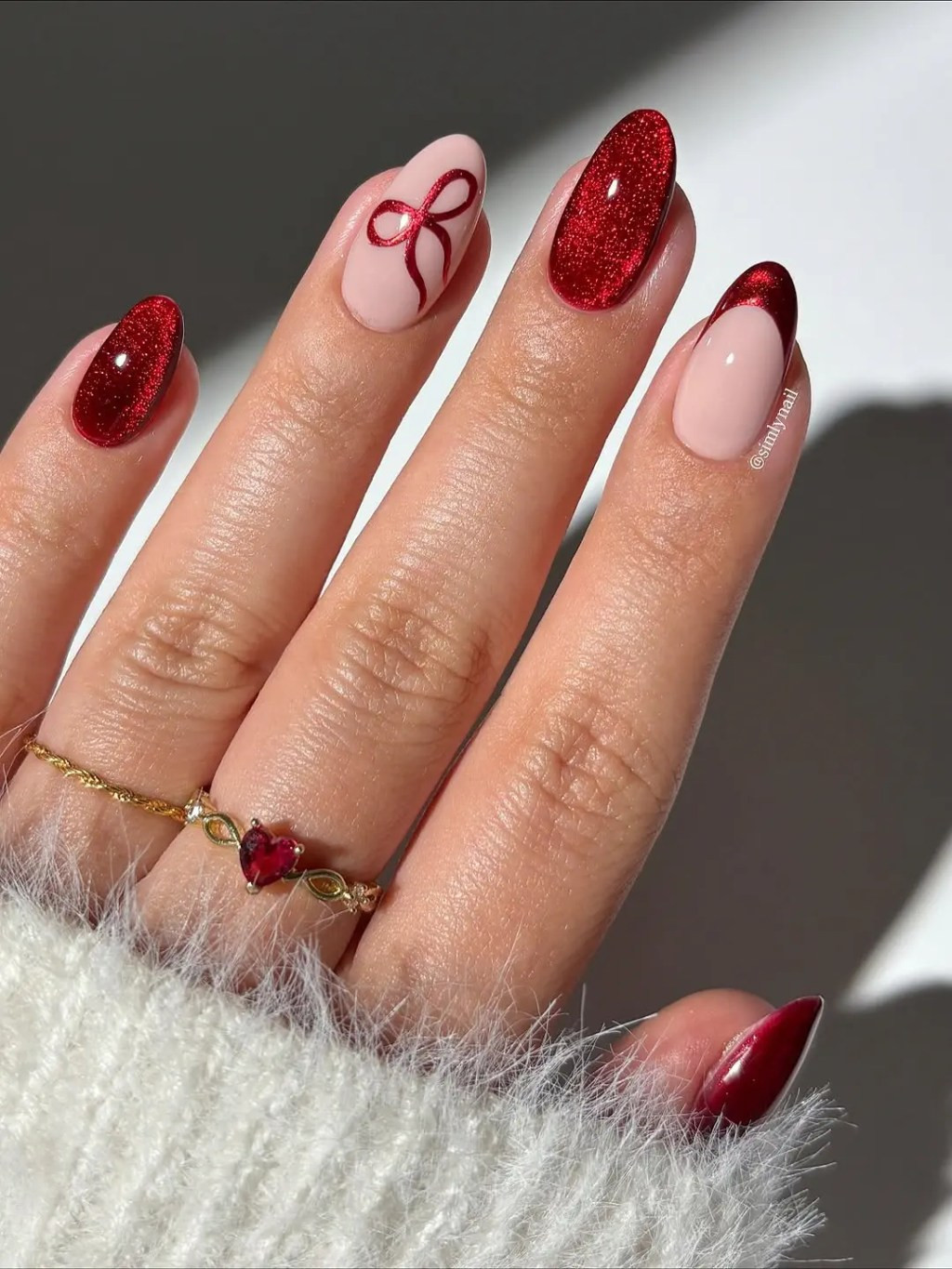 Deep Red Glitter Cat-Eye Almond Nails Deep Red Glitter Cat-Eye Almond Nails — Winter Red Nails 2027