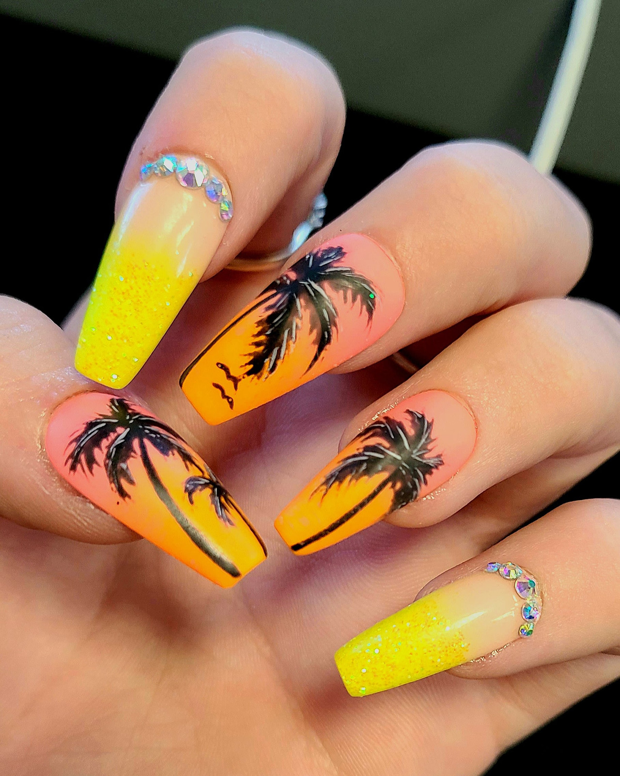 Glossy With Glitter Visual Idea Glossy With Glitter Visual Idea — Hawaii Nails 2027