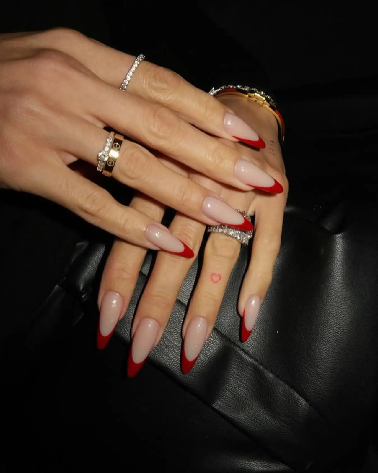 Glossy Visual Idea Glossy Visual Idea — Easy Christmas Nails 2026