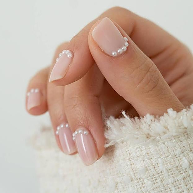 Pearl Traced French Almond Nails Pearl Traced French Almond Nails — Bridesmaid Nails 2027