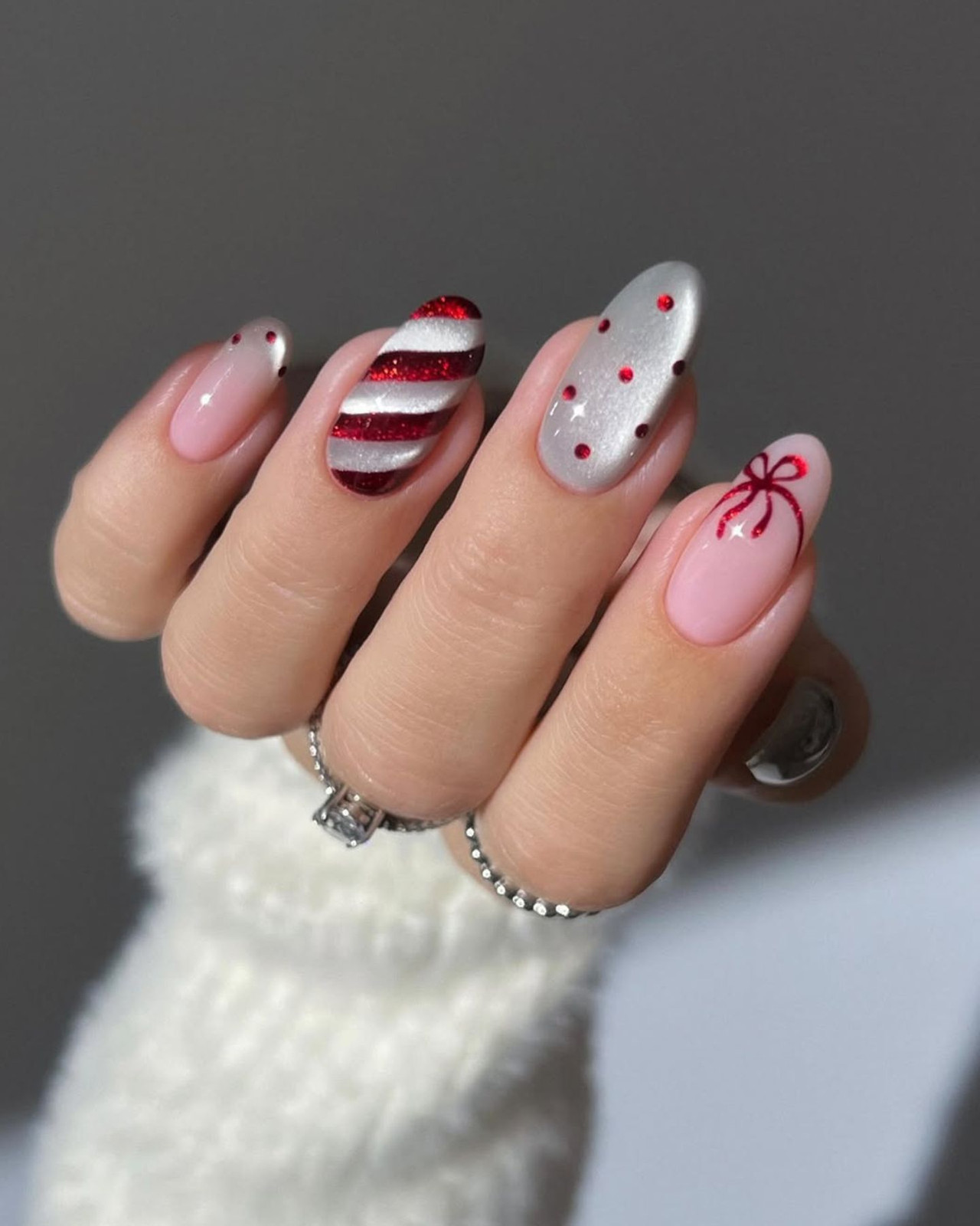 Festive Holiday Visual Idea Festive Holiday Visual Idea — Short Bow Nails 2027