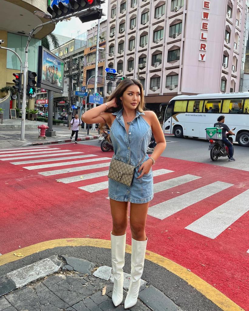 Blue Denim Halter Dress with White Leather Knee-High Boots Blue Denim Halter Dress with White Leather Knee-High Boots — Knee High Boots Outfits 2027