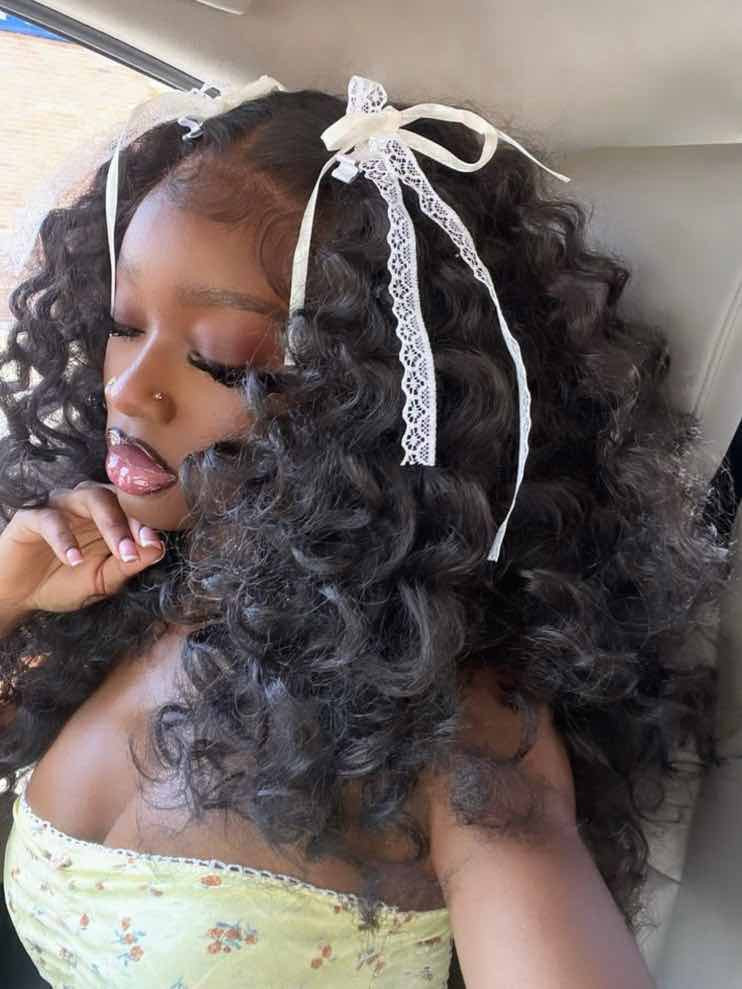 Loose Voluminous Ponytail With Bangs Loose Voluminous Ponytail With Bangs — Date Night Hairstyles 2027