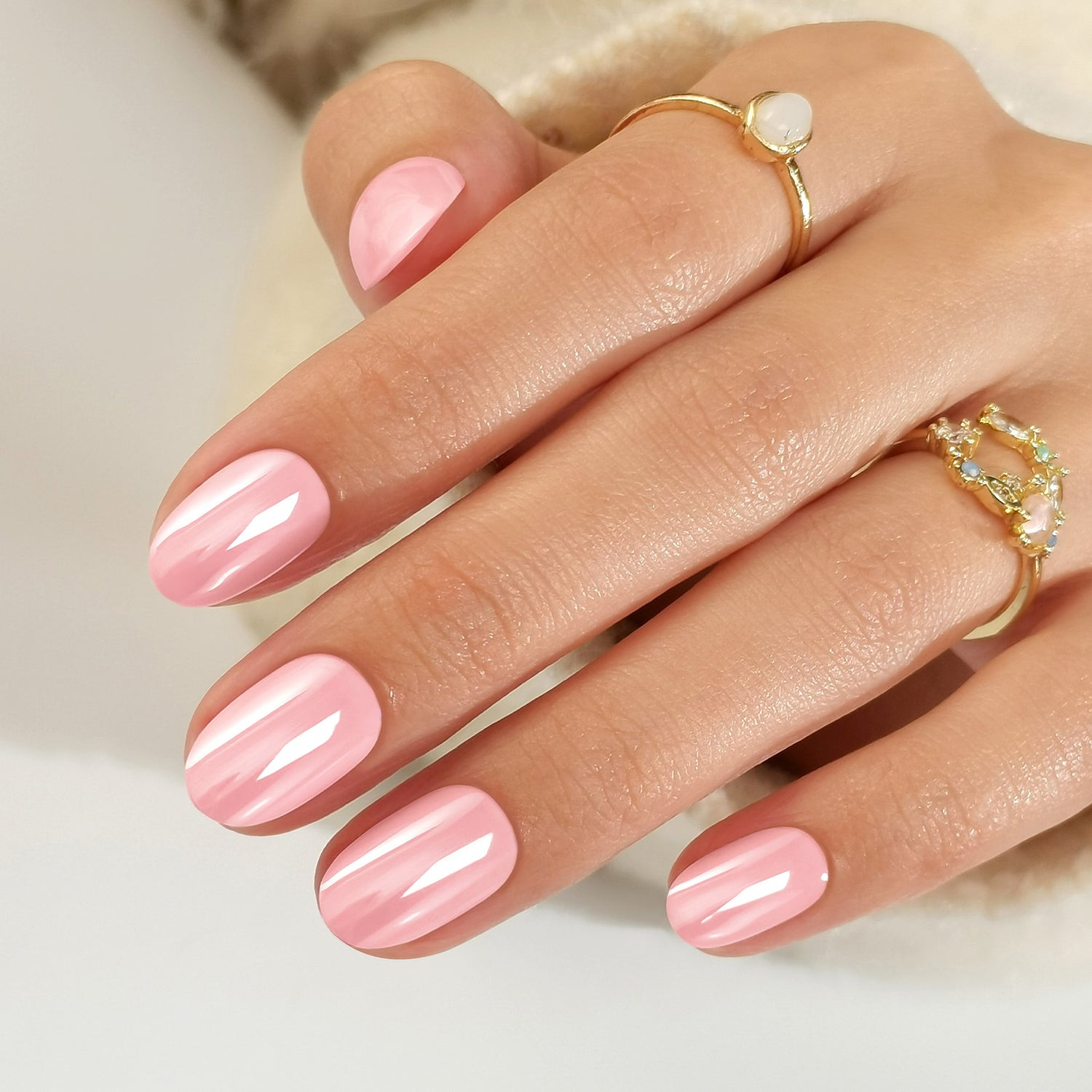 Pale Pink Cat-Eye Oval Nails Pale Pink Cat-Eye Oval Nails — Spring Press On Nails 2027