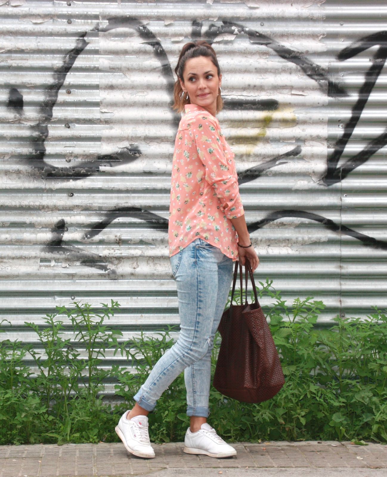 Floral Shirt and Distressed Jeans with White Sneakers Floral Shirt and Distressed Jeans with White Sneakers — White Sneakers Outfits 2027