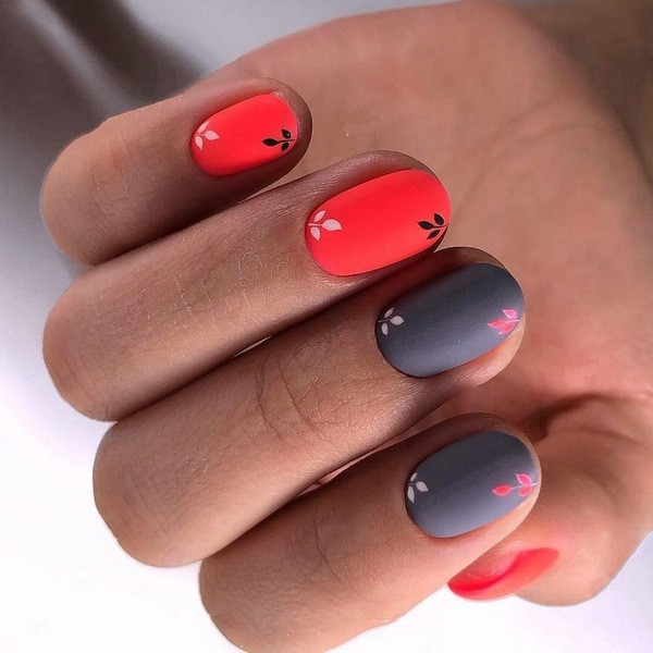 Small White Leaf Motif On Accent Nails Visual Idea Small White Leaf Motif On Accent Nails Visual Idea — Matte Nails 2027