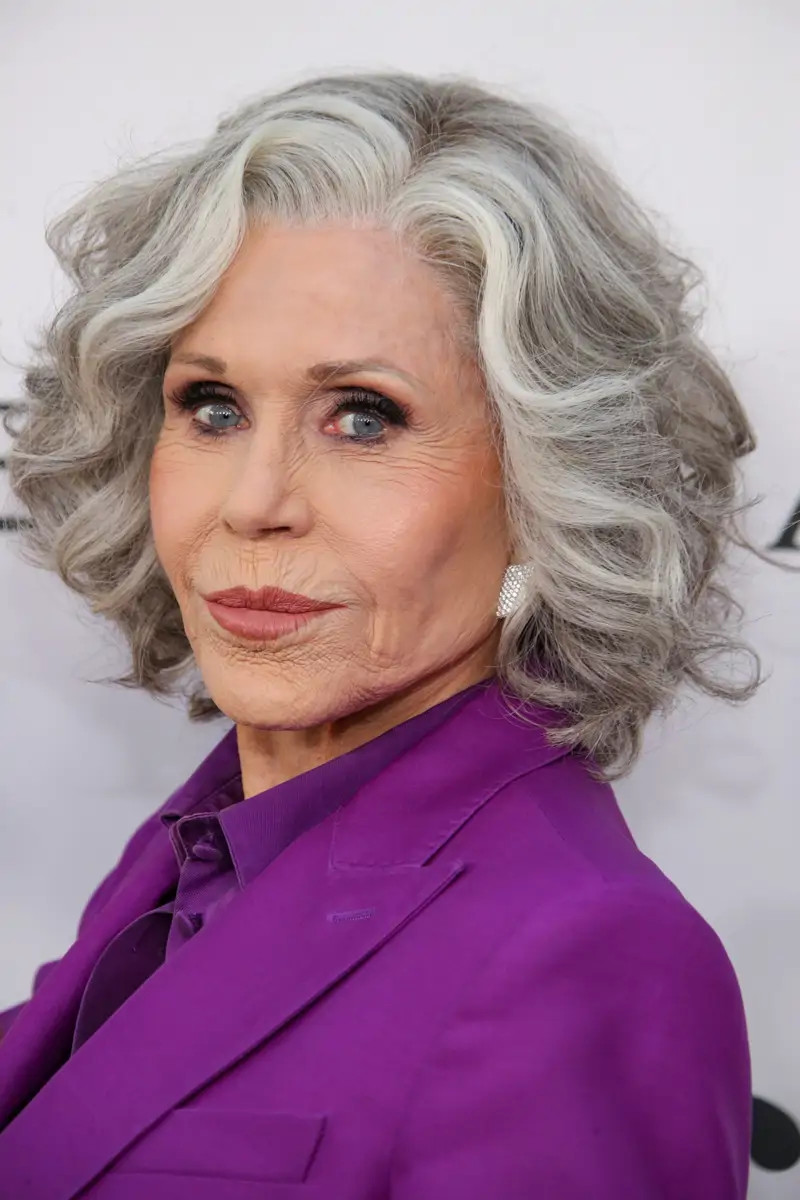 Chin Bob With Blonde Highlights Chin Bob With Blonde Highlights — Bob 2027 for Gray Hair