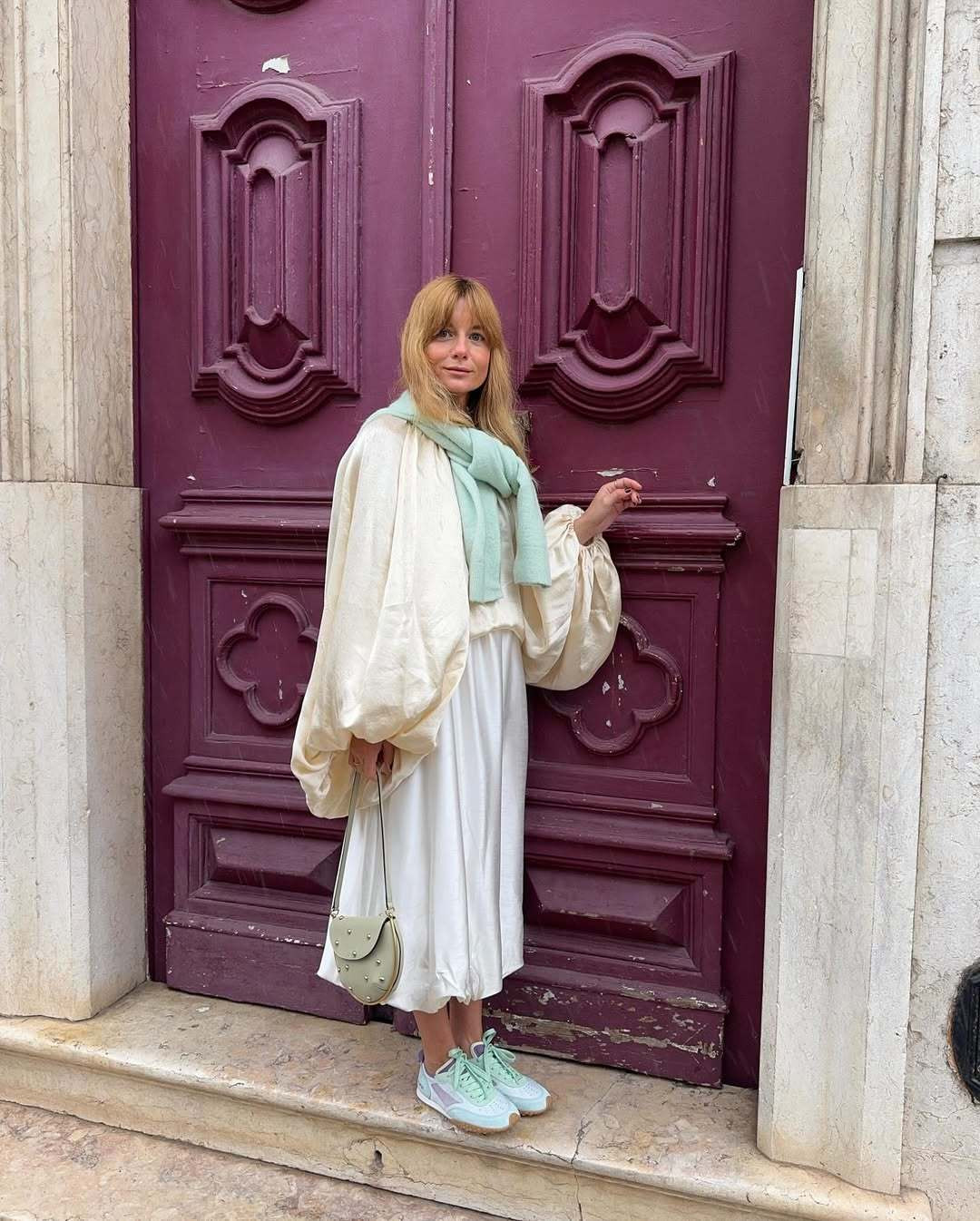 Cream Dress with Voluminous Sleeves and Mint Green Accessories Cream Dress with Voluminous Sleeves and Mint Green Accessories — Lisbon Outfits 2027