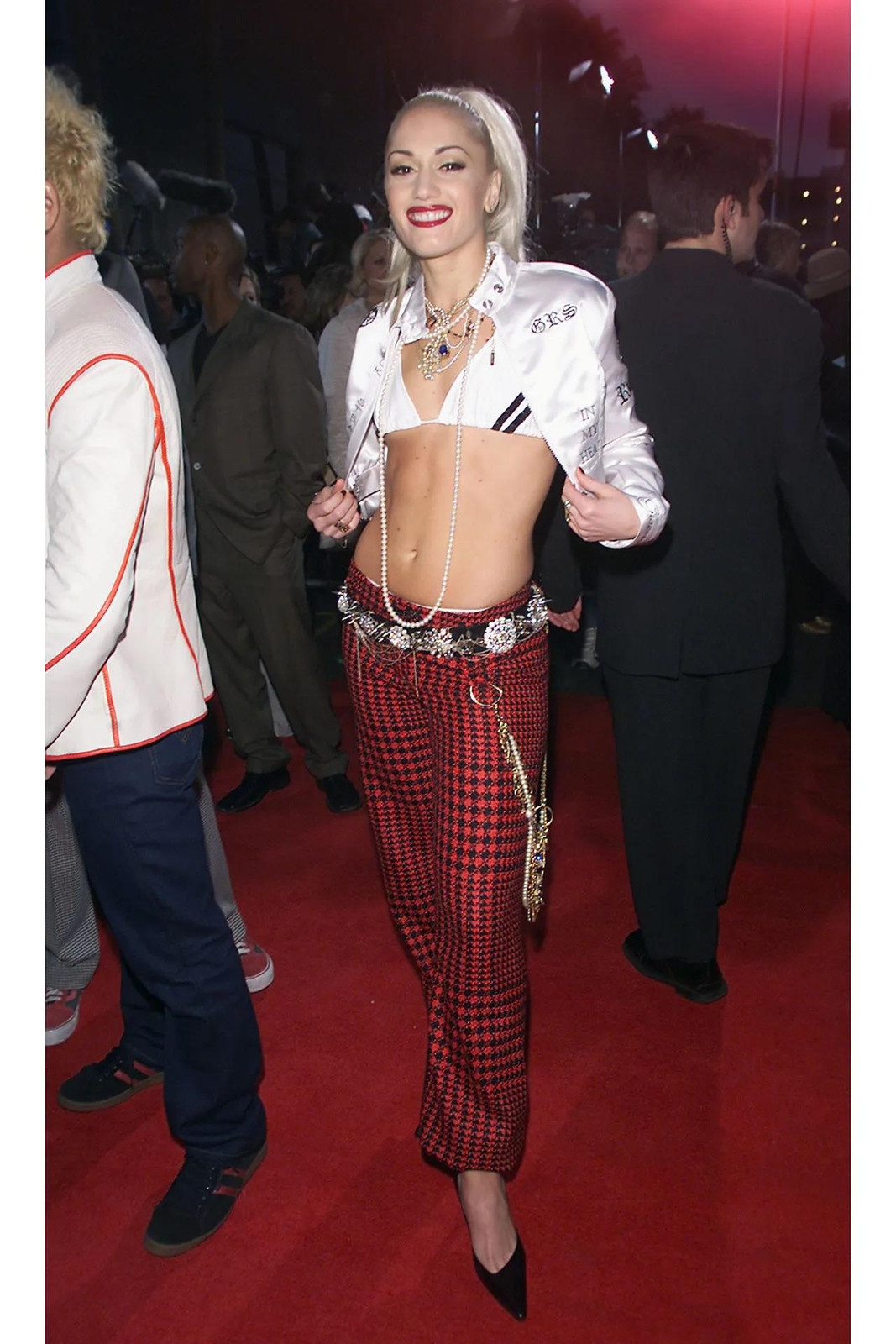 90s Pop-Rock: Satin Jacket and Checkered Trousers 90s Pop-Rock: Satin Jacket and Checkered Trousers — Rockstar Girlfriend Outfits 2027