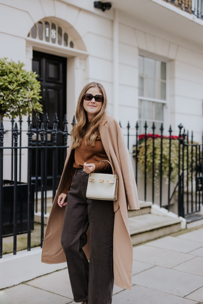 Aesthetic Monochrome Outfit Ideas for Thanksgiving, Travel